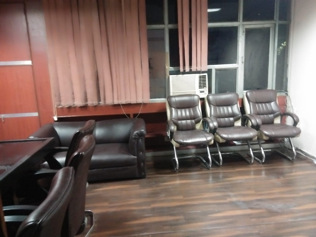 980 sq feet commercial office space